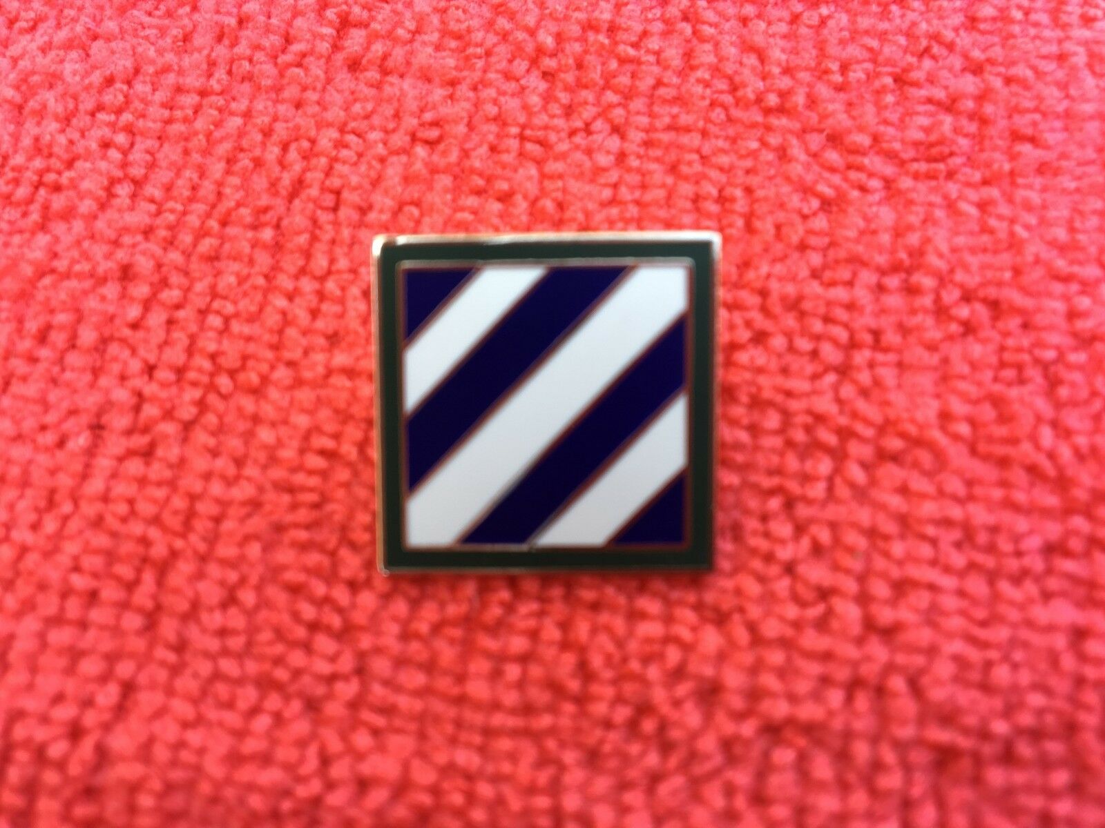 Us Army 3rd Infantry Division "rock Of The Marne" Hat/lapel Pin