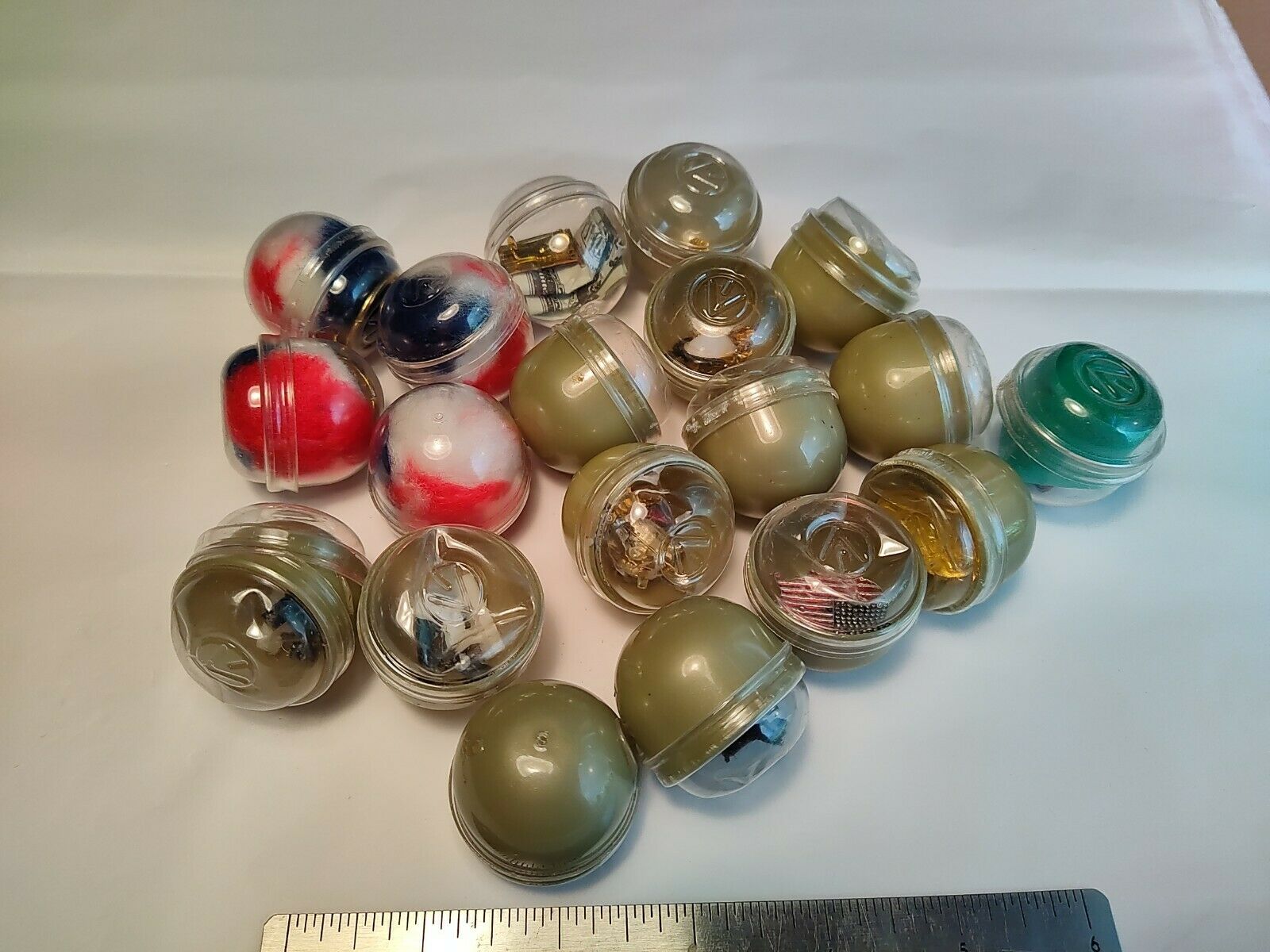 Vintage Nos Vending Bubble Gum Machine Prize Lot Of 19 Pins Charms Key Rings