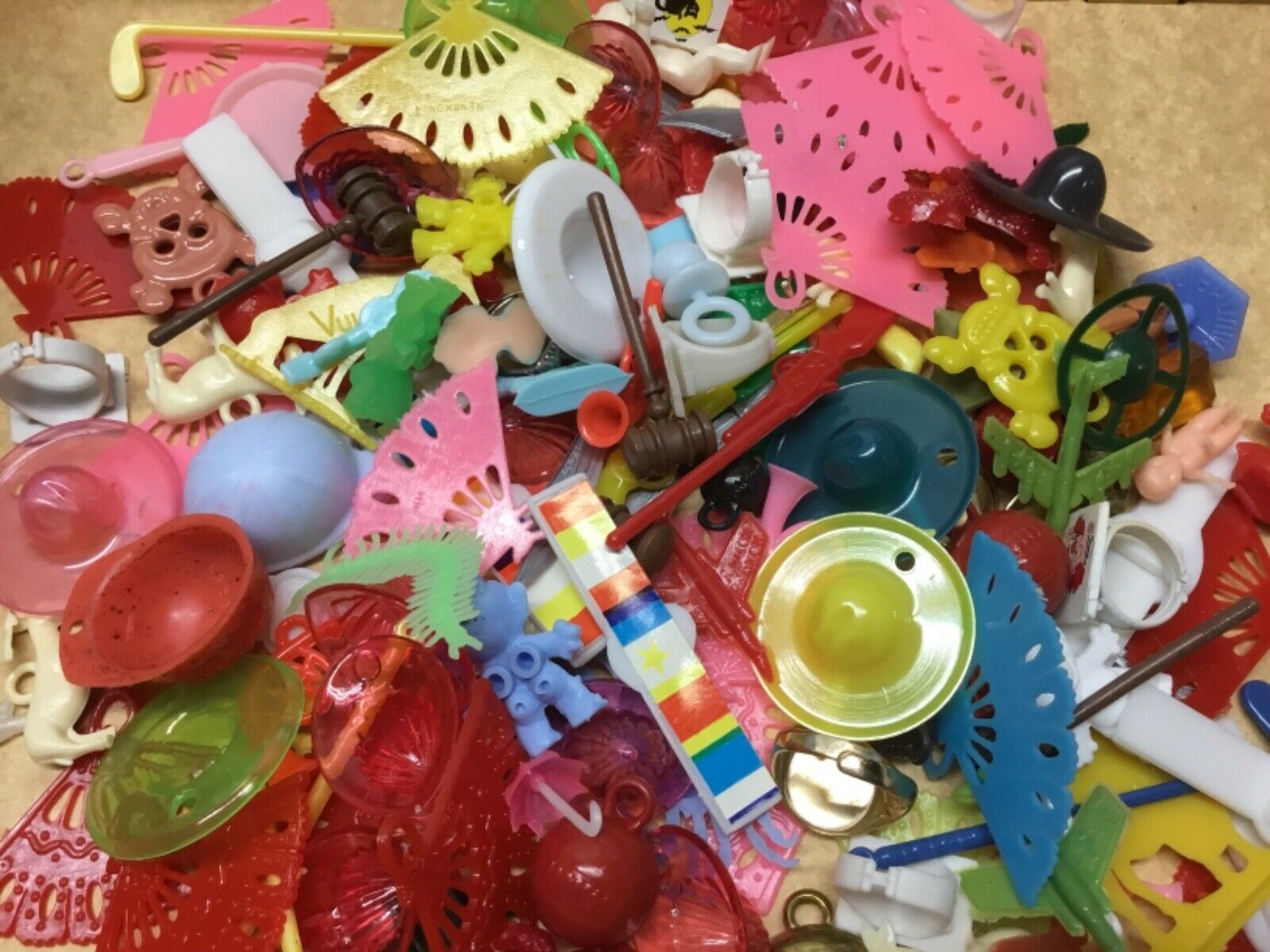 Big Lot Vintage Gumball Charms Vending Plastic Toys Charms Lot